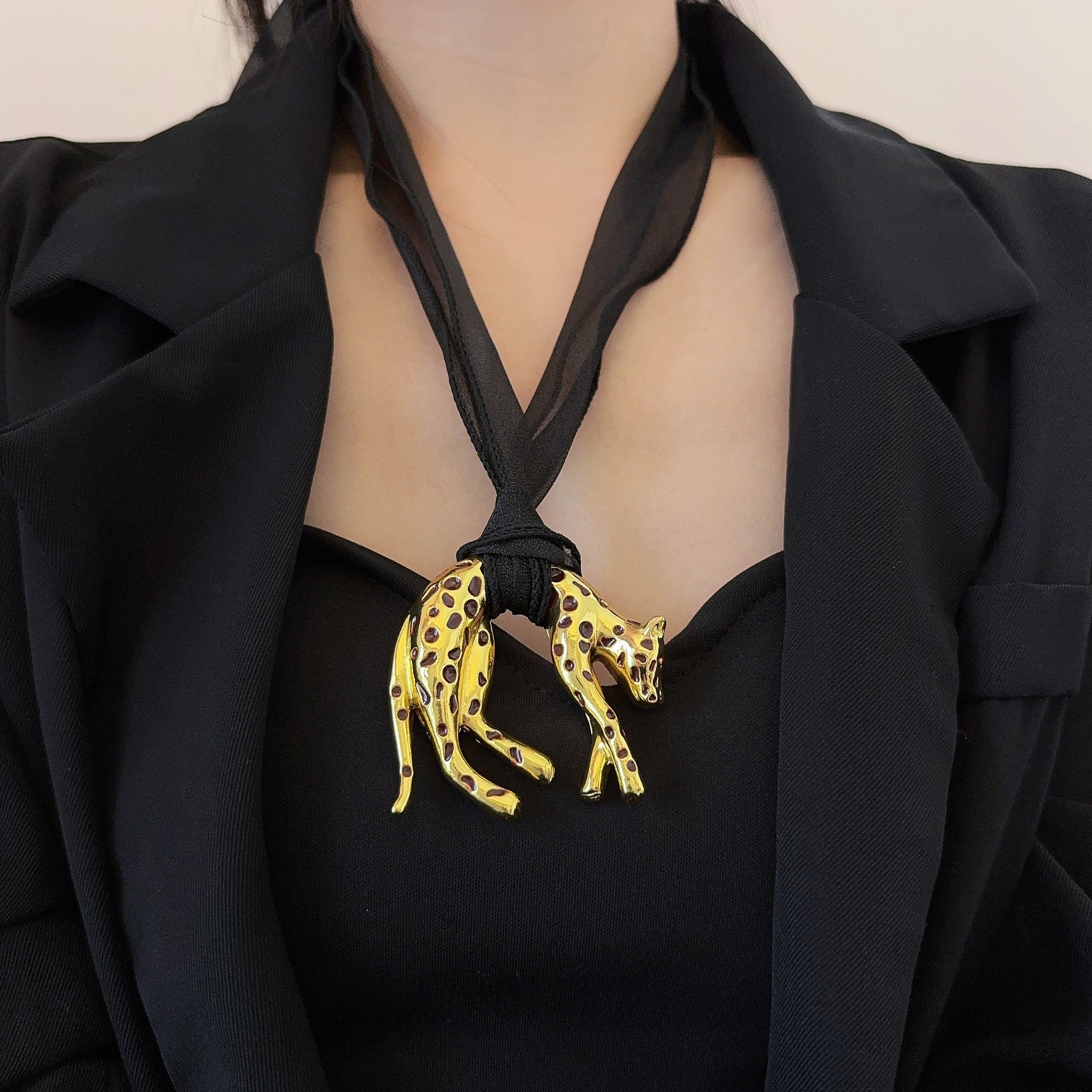 法式复古黑色丝巾黑金豹子项链女