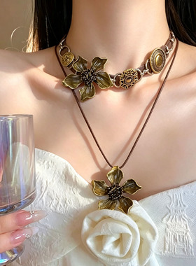 Vintage做旧金属花朵皮绳项链女