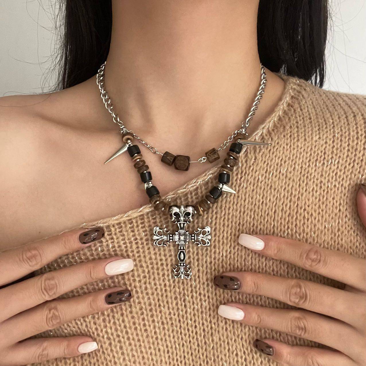 重工虎眼石串珠铆钉十字架项链女