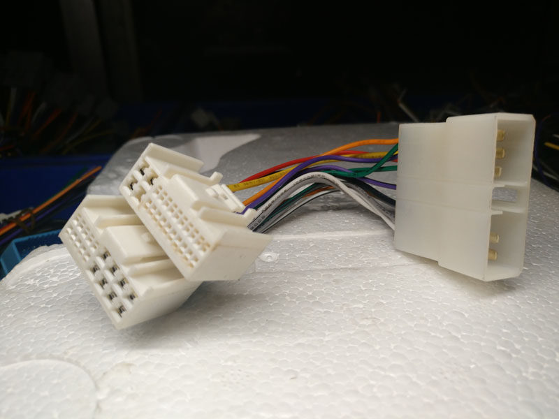 起亚K2K3K4K智跑汽车车载CD机改装五菱之光荣光鸿途音响尾线插头