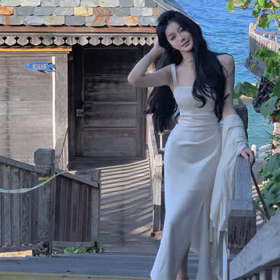 从一白色吊带连衣裙女夏季修身缎面法式高级感气质领证礼服长裙子