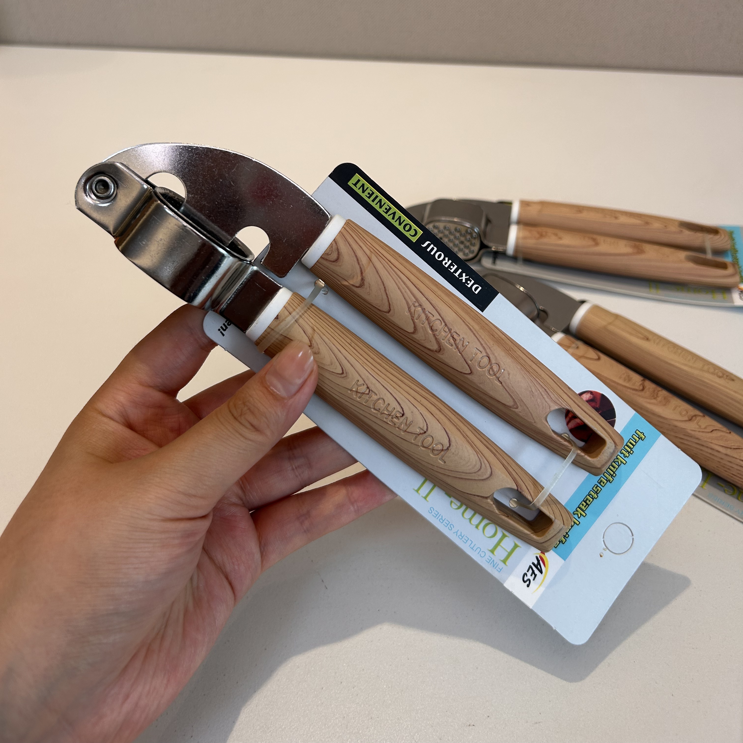 外贸订单！厨房不锈钢蒜头压蒜器小巧省力实用木纹手柄捣蒜神器