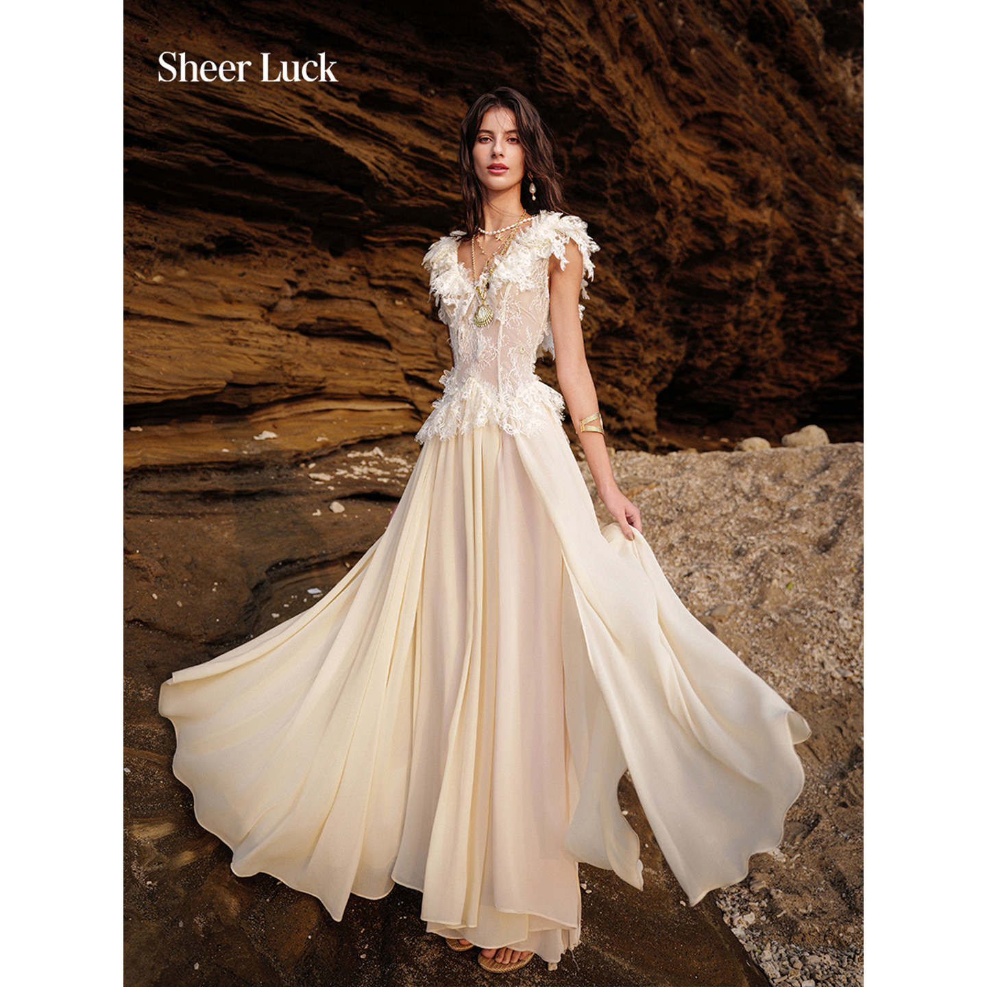 Sheer Luck Muse 氛围感多层次设计蕾丝拼接深v高开叉连衣裙长裙