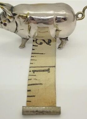 Antique-Inspired Pig Mini Tape Measure 古董风格的猪迷你卷尺