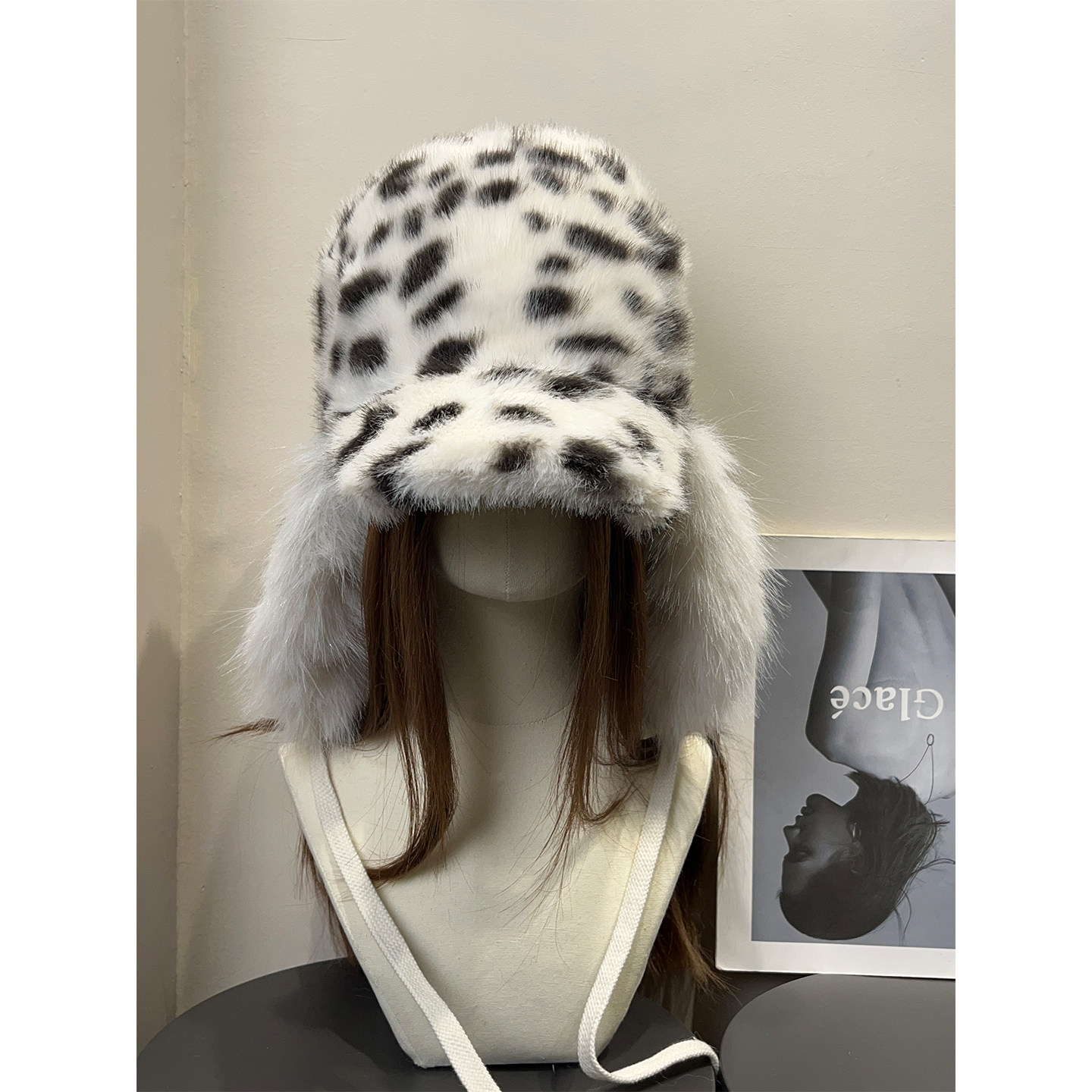 复古波点毛绒鸭舌雷锋帽女秋冬季豹纹加厚防寒保暖显脸小护耳帽子