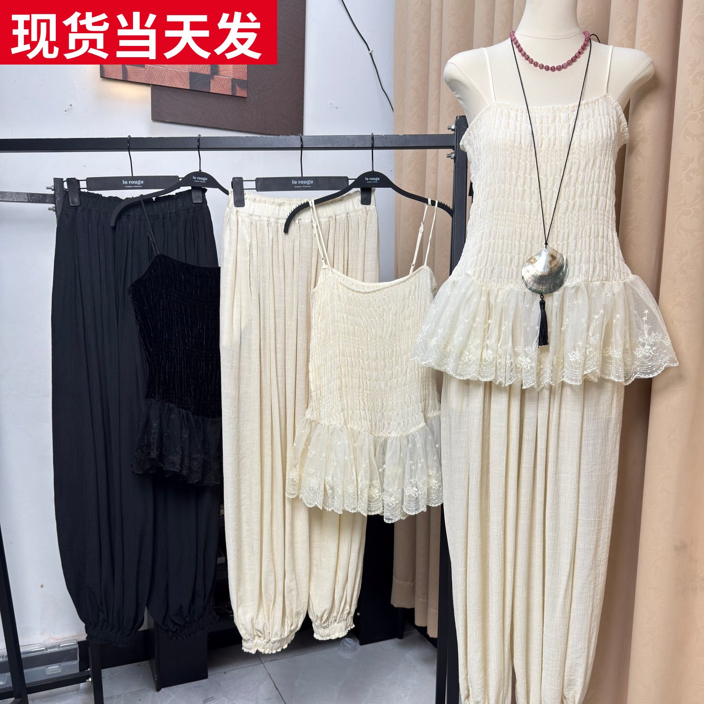丝绒蕾丝拼接吊带灯笼裤套装