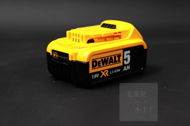 美国 得伟 DEWALT 4.0  5.0  18V 20V 原装锂电池 充电器