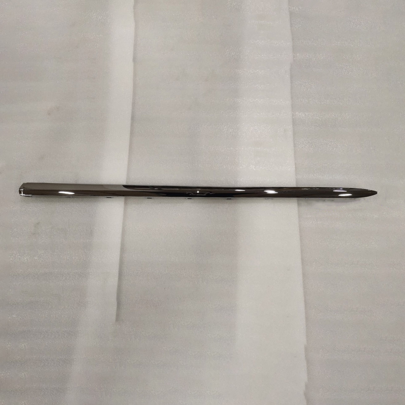 适用于新款宋MAXDM EV侧围外裙板装饰条车身下裙防撞电镀亮条银条