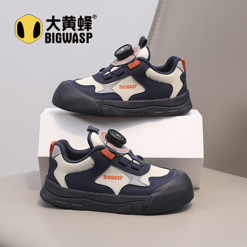 大黄蜂男童鞋子2026新款秋季秋款旋转扣防滑皮面男孩儿童运动鞋女