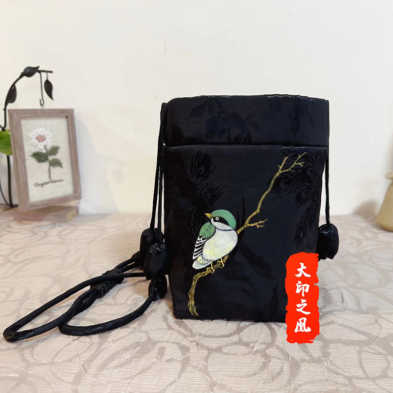 绢若诗新品复古风手绘款可定制香云纱绣花水桶包