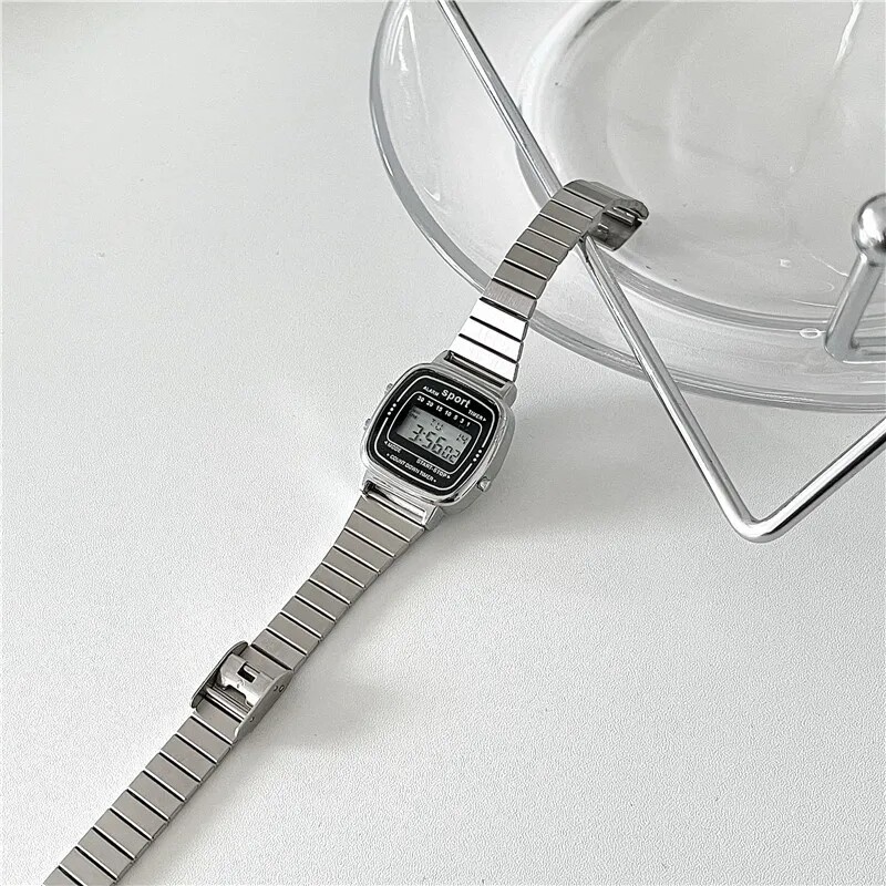 高级感复古小方形钢带电子手表女生高中生小众简约时尚ins冷淡风