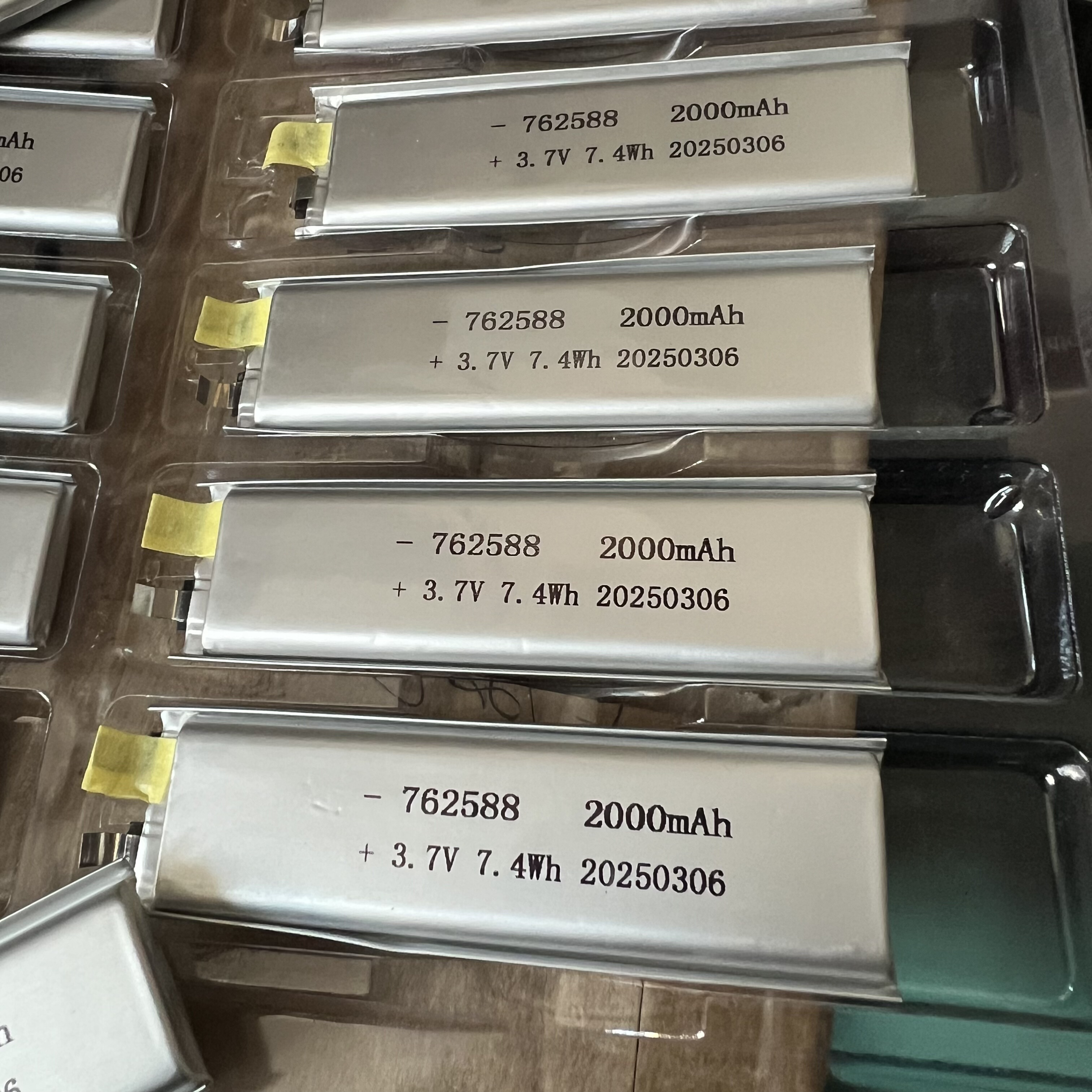 LED平板电脑电池3.7v聚合物锂电池2000MAH规格762588不带保护板