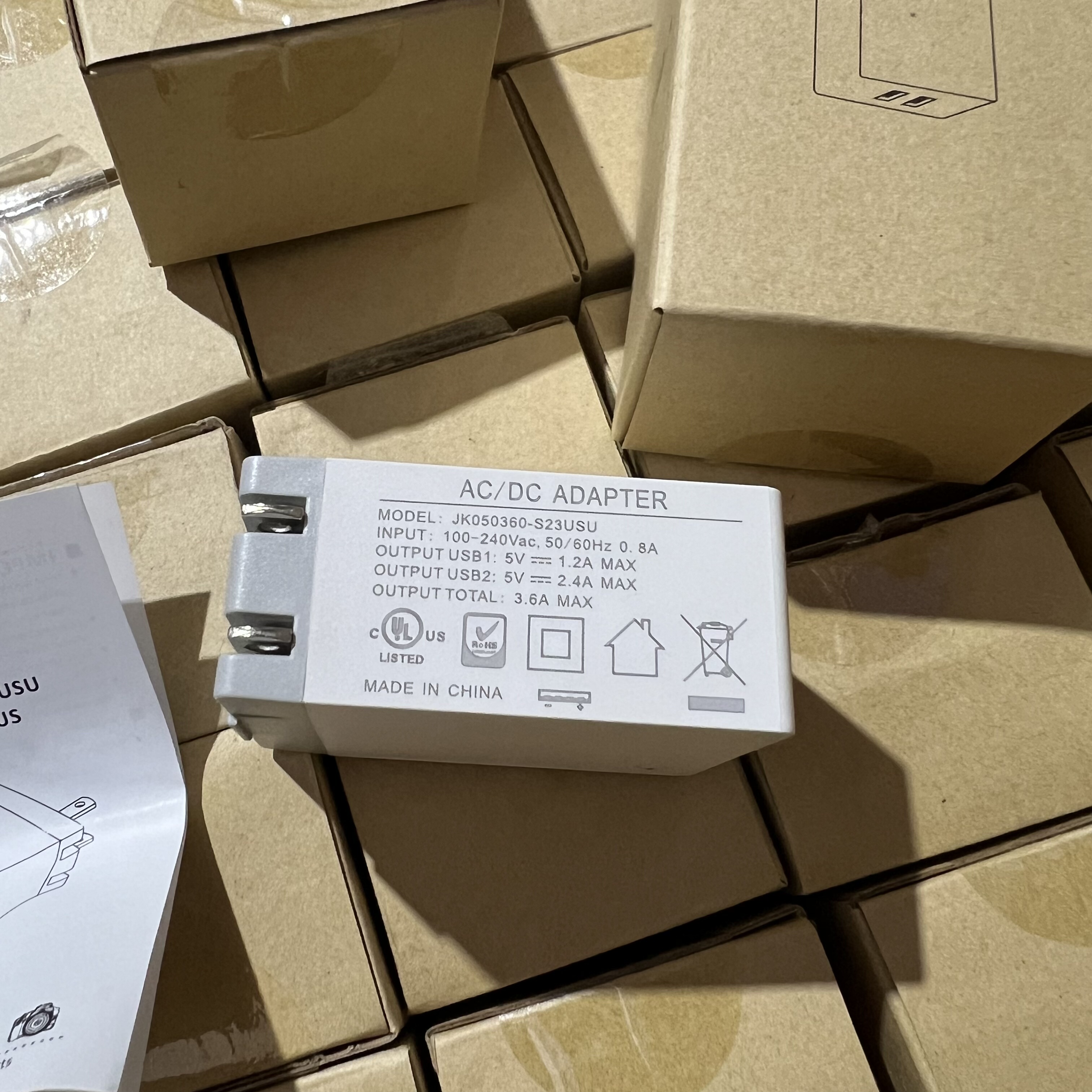 双USB智能手机充电器5V3.6A蓝牙音箱平板电脑旅行折叠脚18W直充头