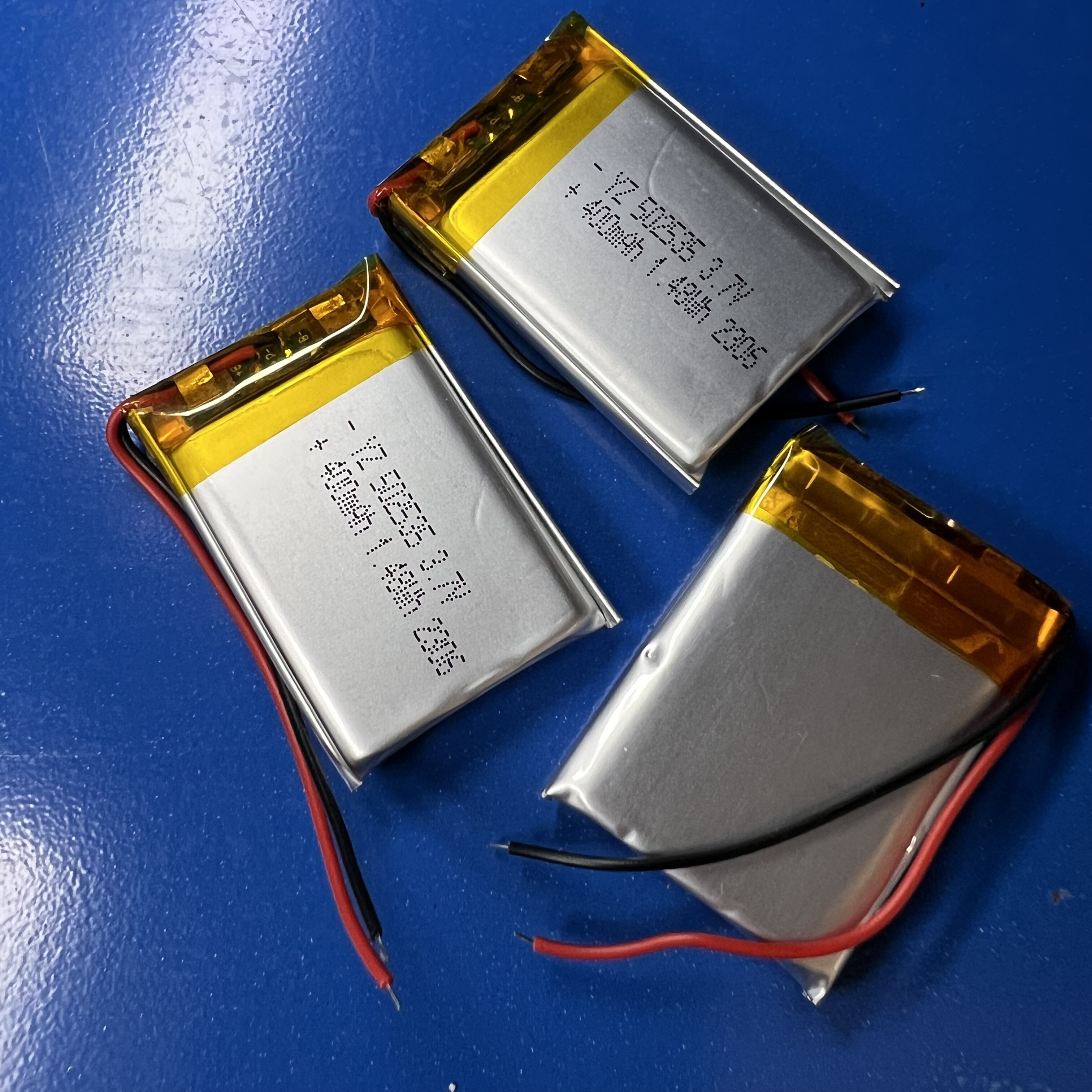 聚合物锂电池3.7V充电400mah软包电池带保护板记录仪音箱502535