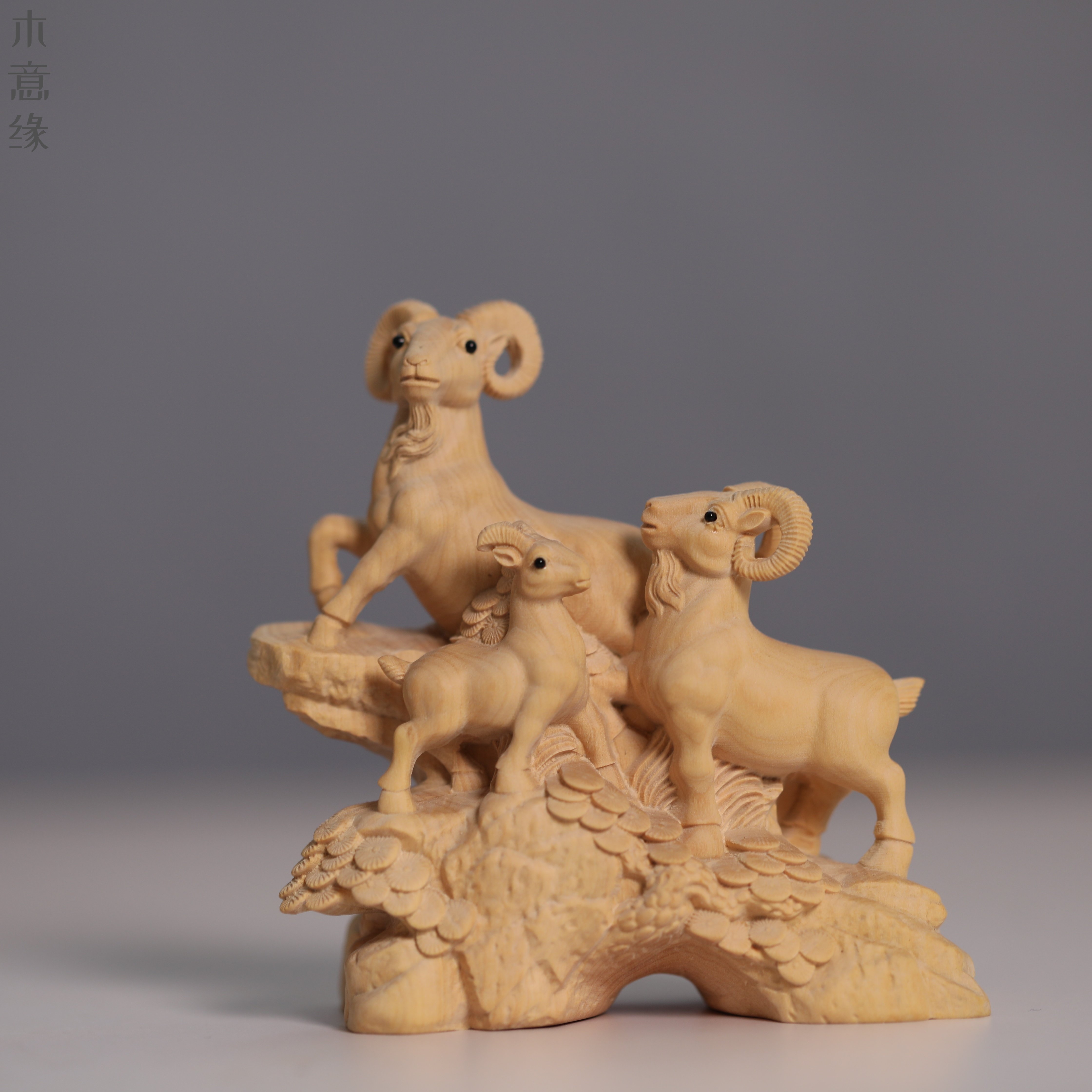 小叶黄杨木精雕三羊开泰实木摆件