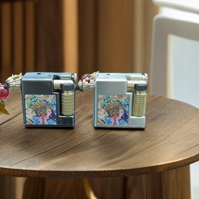 首领个性幻彩扎基拉姆精致小巧煤油打火机抬臂侧滑精致镀钛工艺