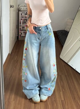 刺绣花卉浅色牛仔裤女款2026夏季新款设计感宽松显瘦直筒裤阔腿裤