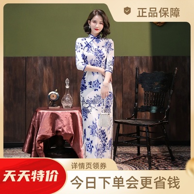旗袍2021年新款高端走秀年轻长款连衣裙青花瓷改良大码高雅气质