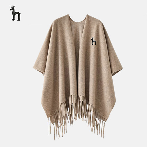 哈吉斯船长燕麦色大披肩外搭女士披风斗篷冬季新款保暖护肩颈围巾