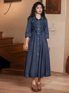 2025年春季新款小众设计翻领开衫复古重工刺绣牛仔连衣裙A82730