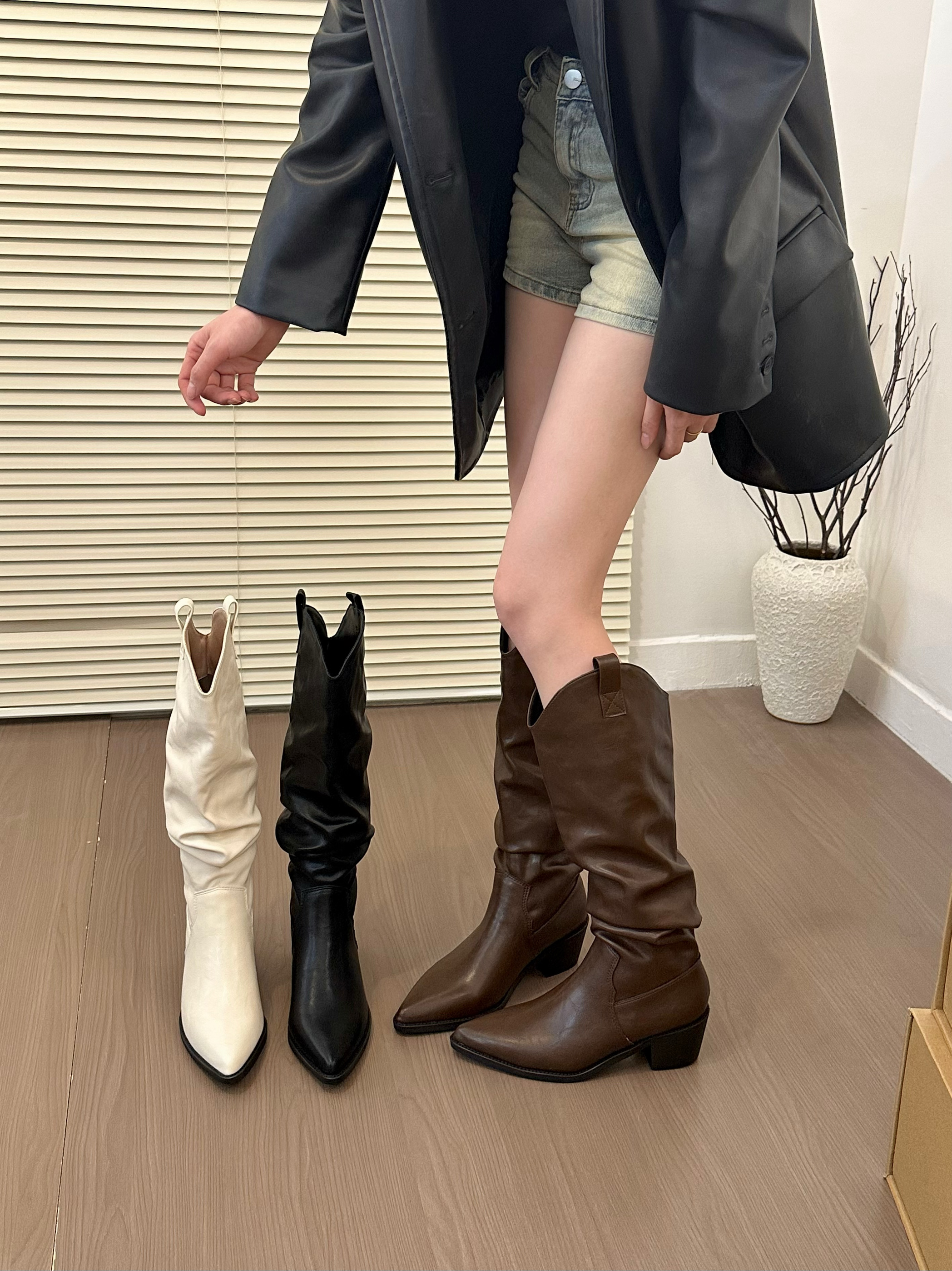 titing夸爆了！韩版尖头褶皱粗跟骑士靴女秋冬复古v口套筒长筒靴