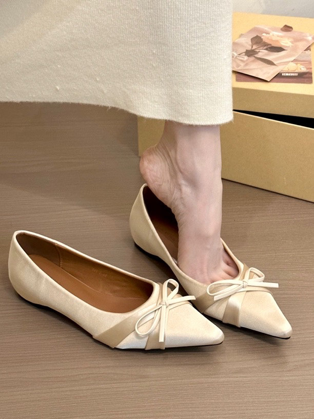 titing曼妙天鹅！气质缎面蝴蝶结内增高单鞋女春2025温柔平底鞋子