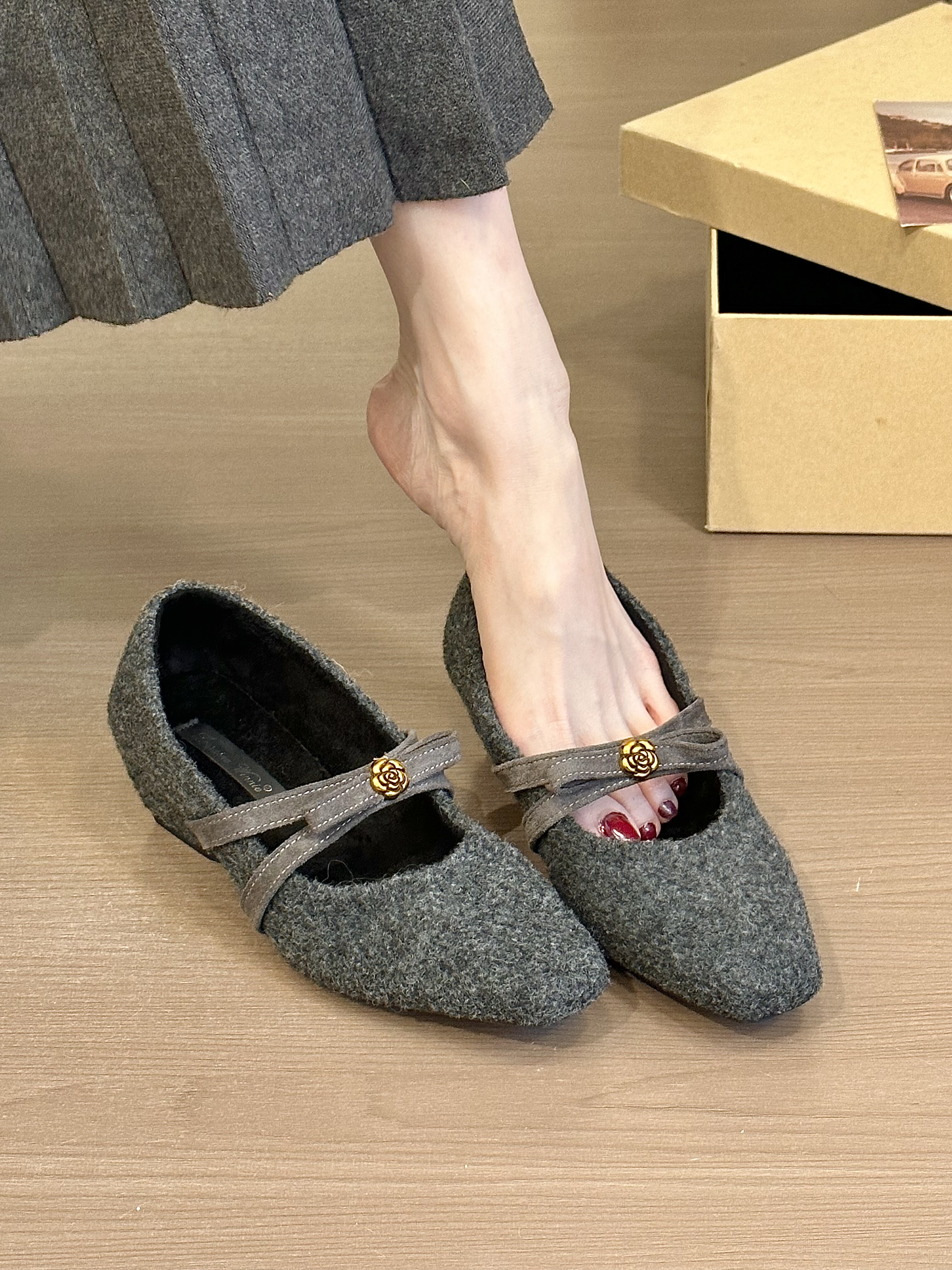 titing韩系灰感！气质呢子方头金属扣玛丽珍鞋女秋加绒坡跟单鞋