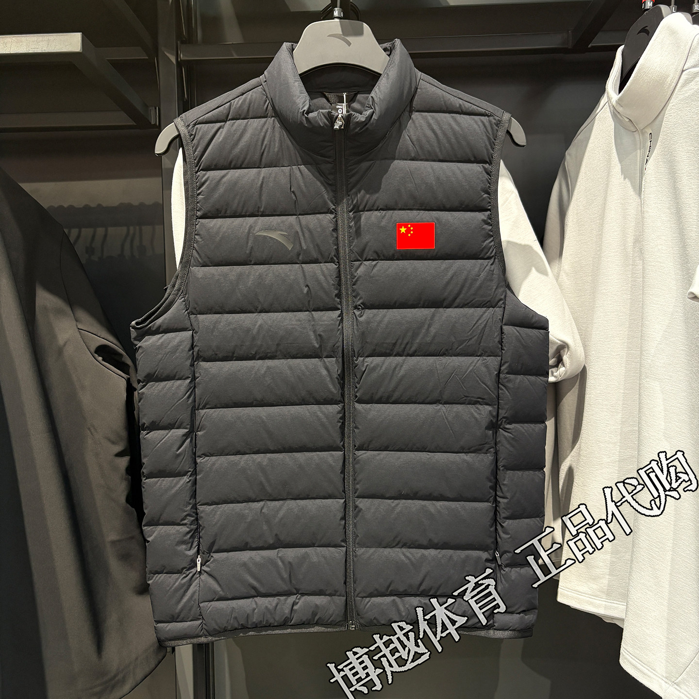 安踏运动马甲男2026冬季新款轻薄保暖百搭立领羽绒马甲 152647913