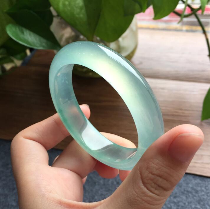 天然冰种水沫玉手镯 旺夫翡翠色玉镯%