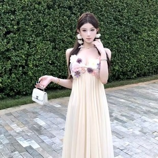2025年立体花朵吊带连衣裙女海边出游度假风收腰显瘦长裙子 跨境