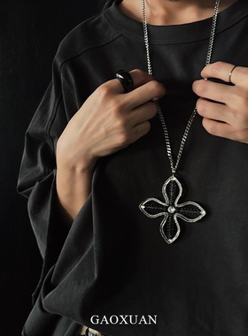 高萱甜酷镂空十字架吊坠毛衣链