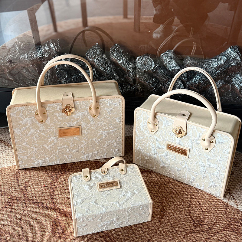 结婚订婚手提包包伴手礼盒子送伴娘喜糖空盒宝宝宾客宴席回礼包装