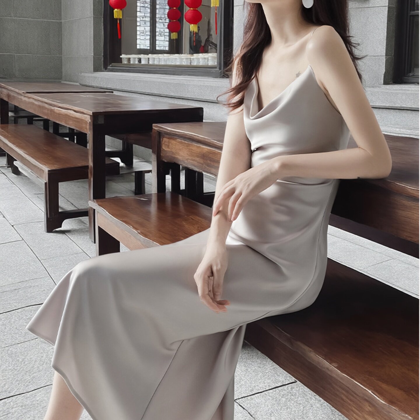 荡领缎面吊带连衣裙女高级感香槟色 气质收腰显瘦长款宴会礼服裙