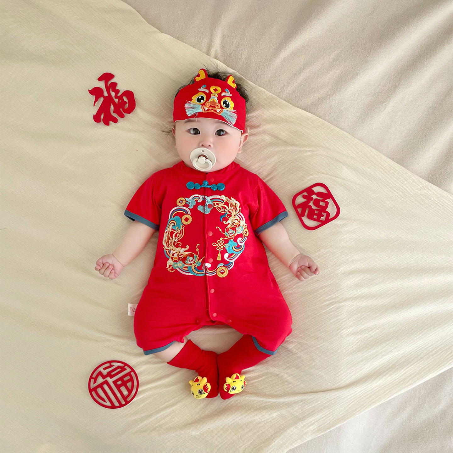 蛇新生儿满月服婴儿衣服夏宝宝百天百日宴男孩周岁礼服薄款连体衣 - 封面