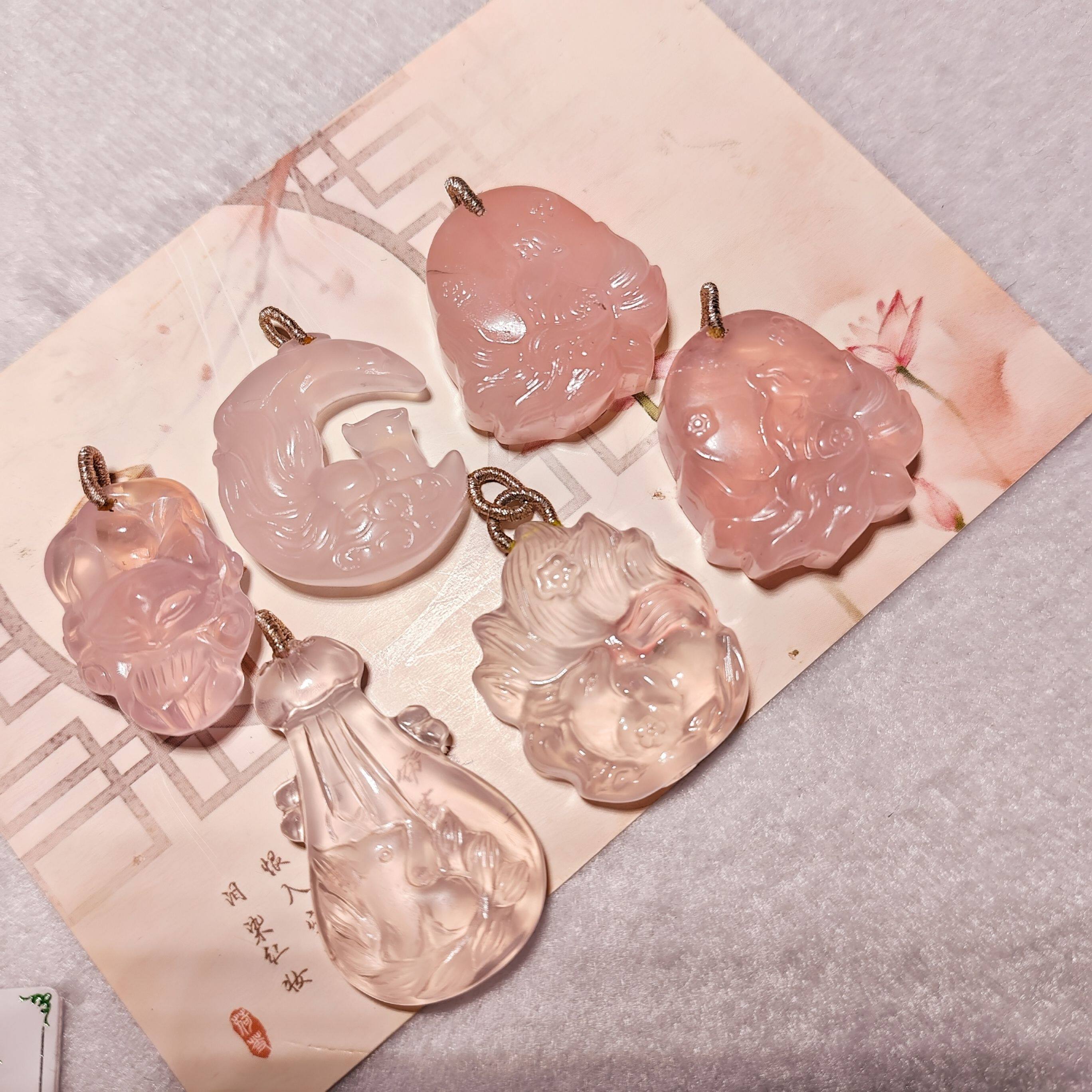 天然粉晶九尾狐雕刻件月亮狐吊坠项链文玩粉水晶正品招人缘