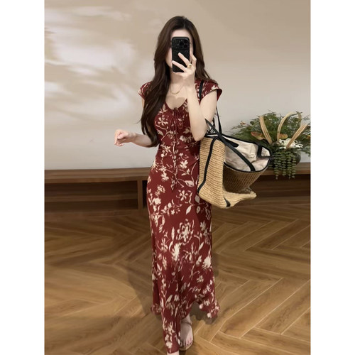 大婷婷 夏季新款法式复古红色碎花收腰V领印花连衣裙长裙DT2130