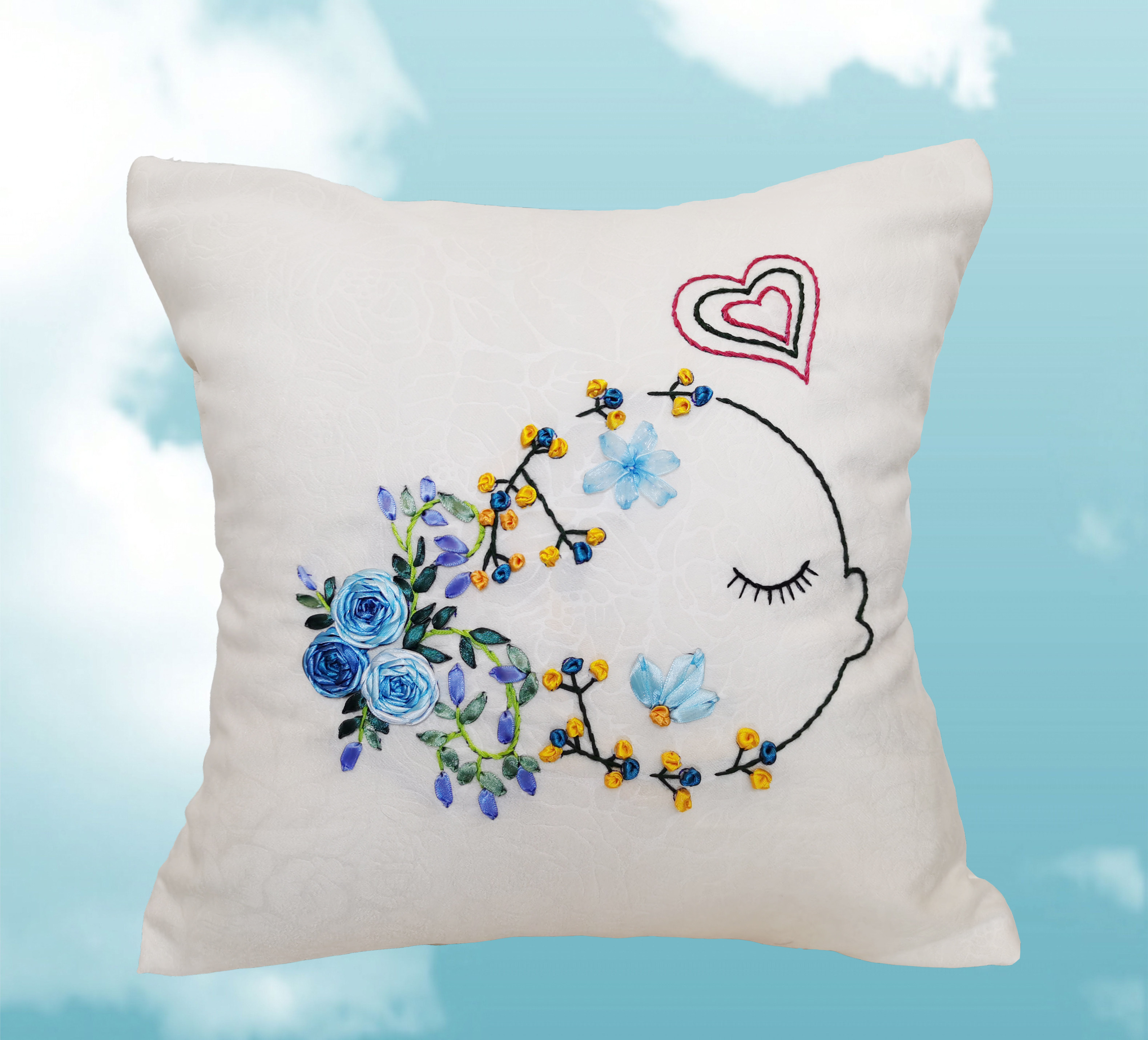 祺月直营店包邮车用沙发手工国风立体十字绣丝带绣抱枕《嘟嘴鱼》