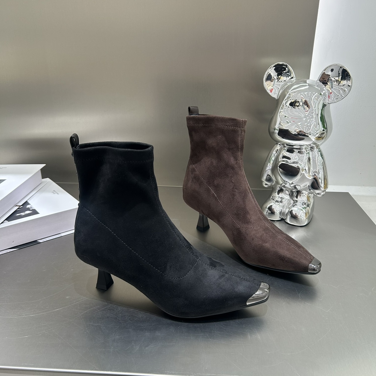 欧洲站细跟方头短靴女2025秋冬新款通勤百搭弹力瘦瘦靴袜靴短筒靴