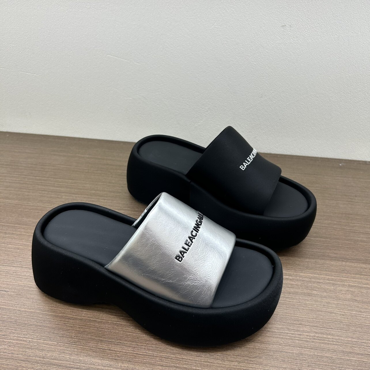 欧洲站小个子增高厚底拖鞋女夏季外穿2026新款网红超火坡跟凉拖鞋