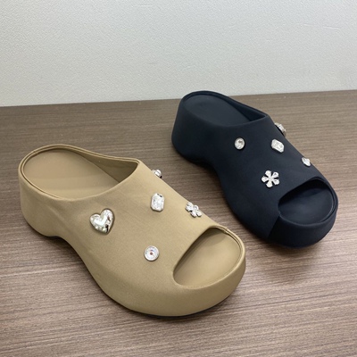 欧洲站厚底圆头勃肯拖鱼嘴露趾凉拖鞋女一脚蹬重工铆钉花朵拖鞋