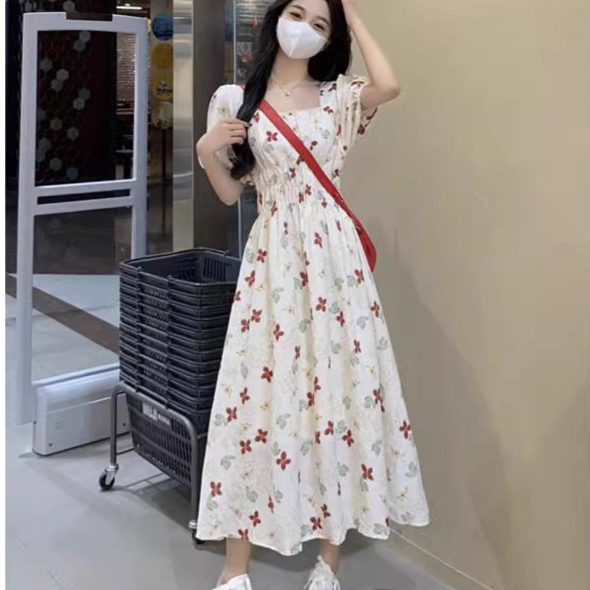 元气少女小碎花连衣裙夏法式温柔风初恋泡泡袖收腰长裙
