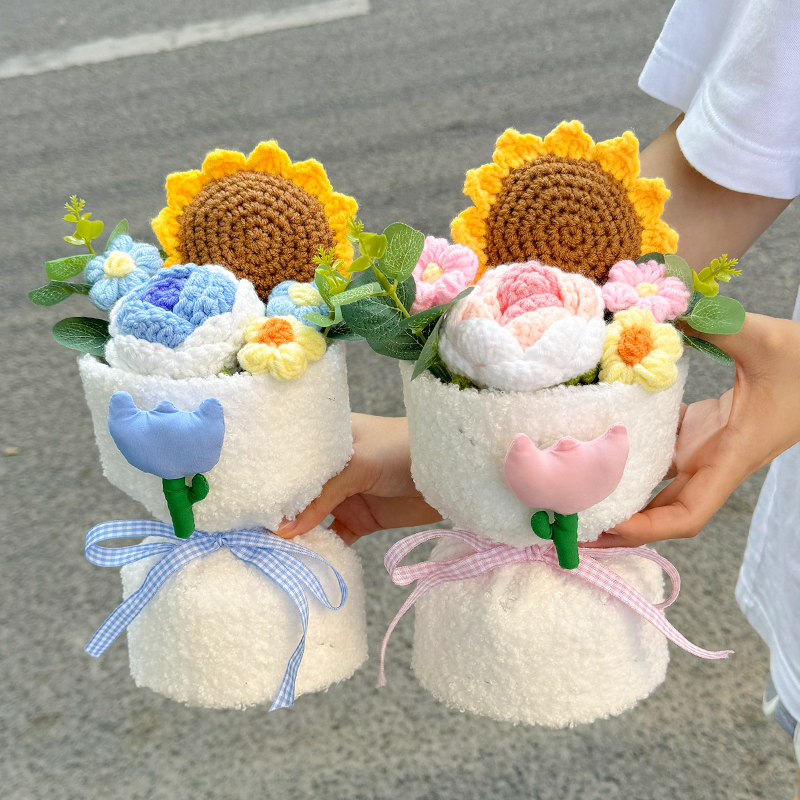 吃吃饭手工编织玫瑰花束