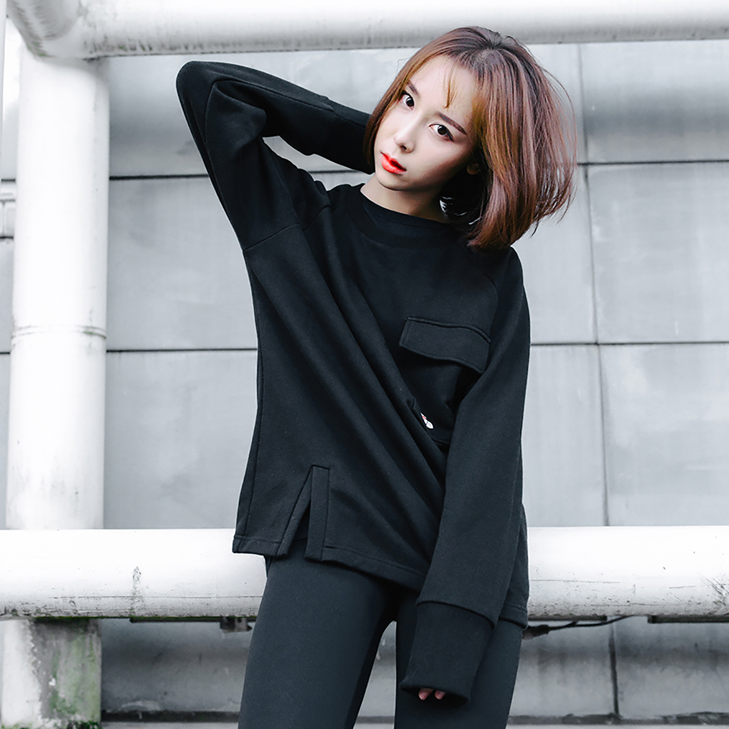 黑色锦鲤口袋卫衣分叉抓绒长袖男