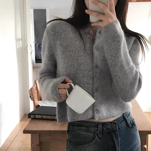 慵懒风毛绒感单排扣纯色针织开衫外套女2025冬季新款软糯短款毛衣