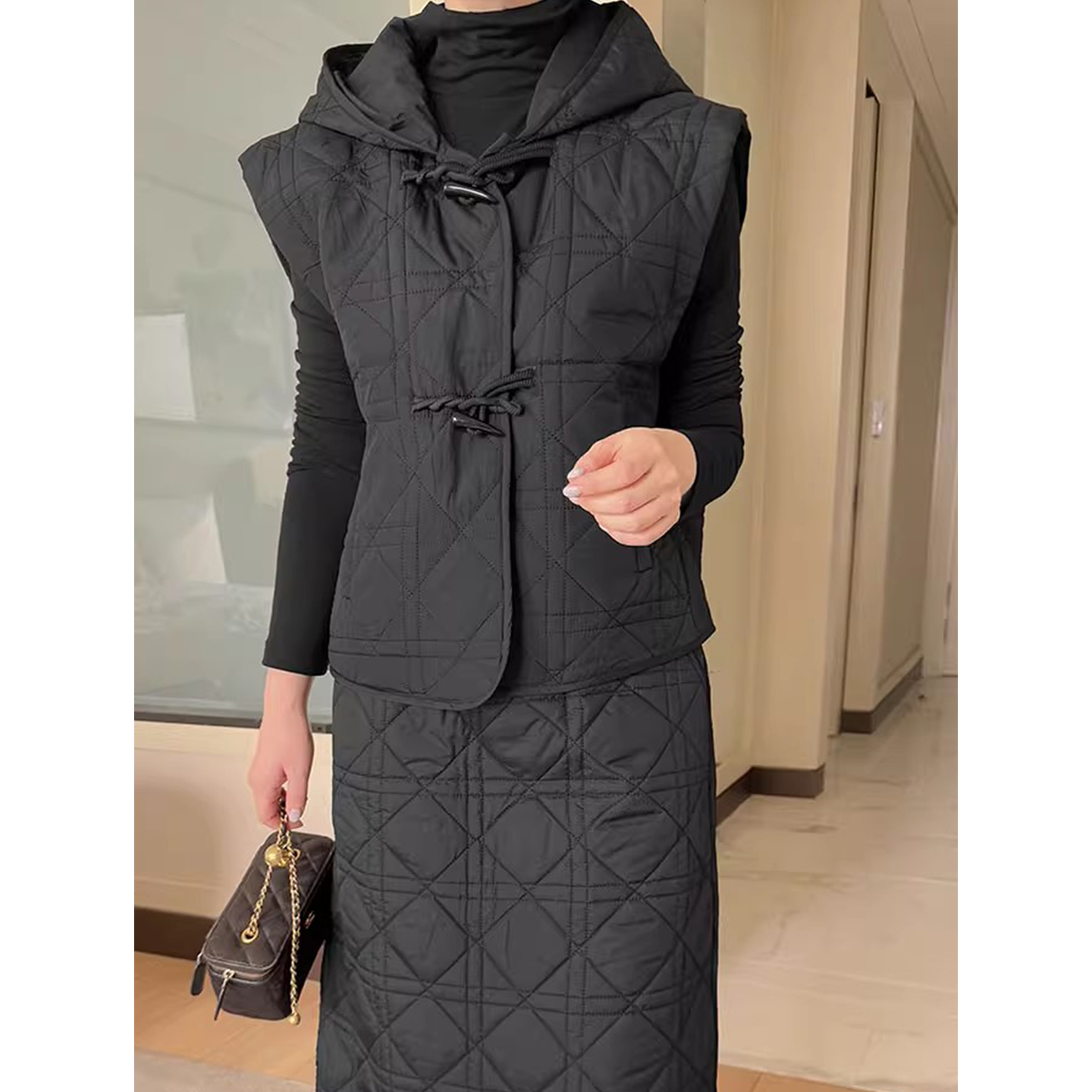 连帽棉服马甲外套+直筒半身裙