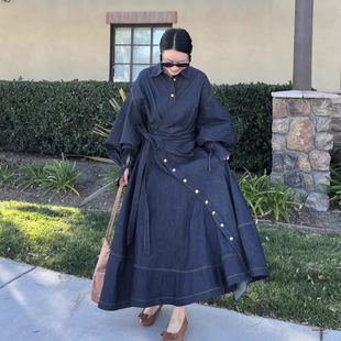 设计感系带收腰牛仔连衣裙女秋冬季新款复古优雅气质灯笼袖长裙子