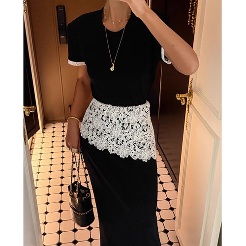 修身显瘦短袖T恤+蕾丝拼接半身裙