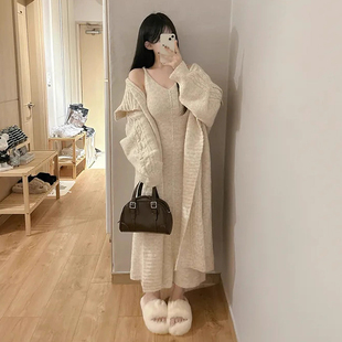 时尚套装V领修身显瘦针织背心连衣裙女2025冬季长款毛衣开衫外套