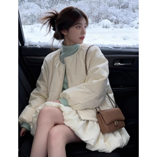 短款棉服外套+高腰花苞半身裙