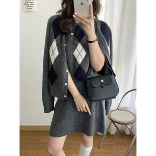 良良家学院风撞色菱格背心针织开衫女秋冬新款高腰半身裙三件套